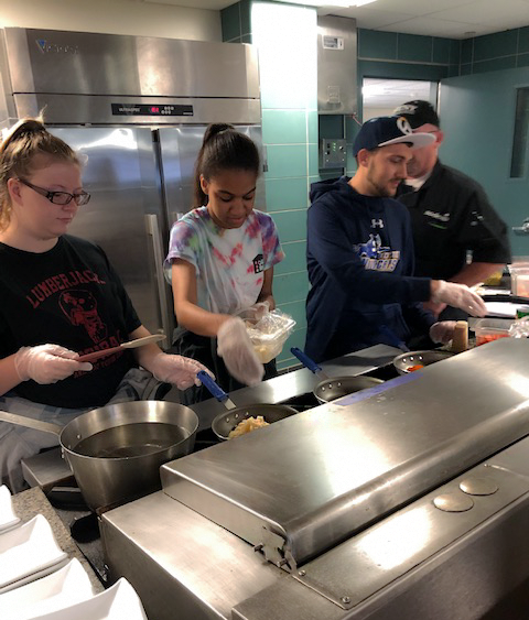 SUNYPolyInst's tweet photo. Did you know that @SUNYPolyDining taught a cooking class? In the class, 95% of the items Chef Dennis had our students cook with was from our very own #PolyPantry! 🍳

Learn more about what the #PolyPantry has to offer by visiting https://t.co/FYloTuOFM8 https://t.co/nc1jS3qXyF