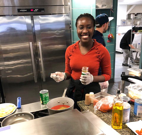 SUNYPolyInst's tweet photo. Did you know that @SUNYPolyDining taught a cooking class? In the class, 95% of the items Chef Dennis had our students cook with was from our very own #PolyPantry! 🍳

Learn more about what the #PolyPantry has to offer by visiting https://t.co/FYloTuOFM8 https://t.co/nc1jS3qXyF