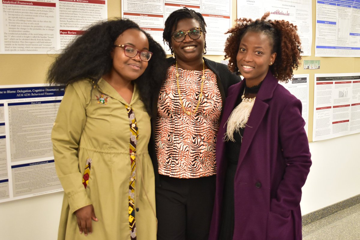 "I’m especially excited about CRISPR,a gene-editing method that holds the potential to spark a new Green Revolution"-Award winning Nigerian farmer <a href="/KokuOnyi/">onyaole koku</a> (in the middle with our Zimbabwean and Zambian Fellows) <a href="/GlobalFarmerNet/">GlobalFarmerNetwork</a> #scienceally #MyAfSjourney
globalfarmernetwork.org/2019/10/let-th…