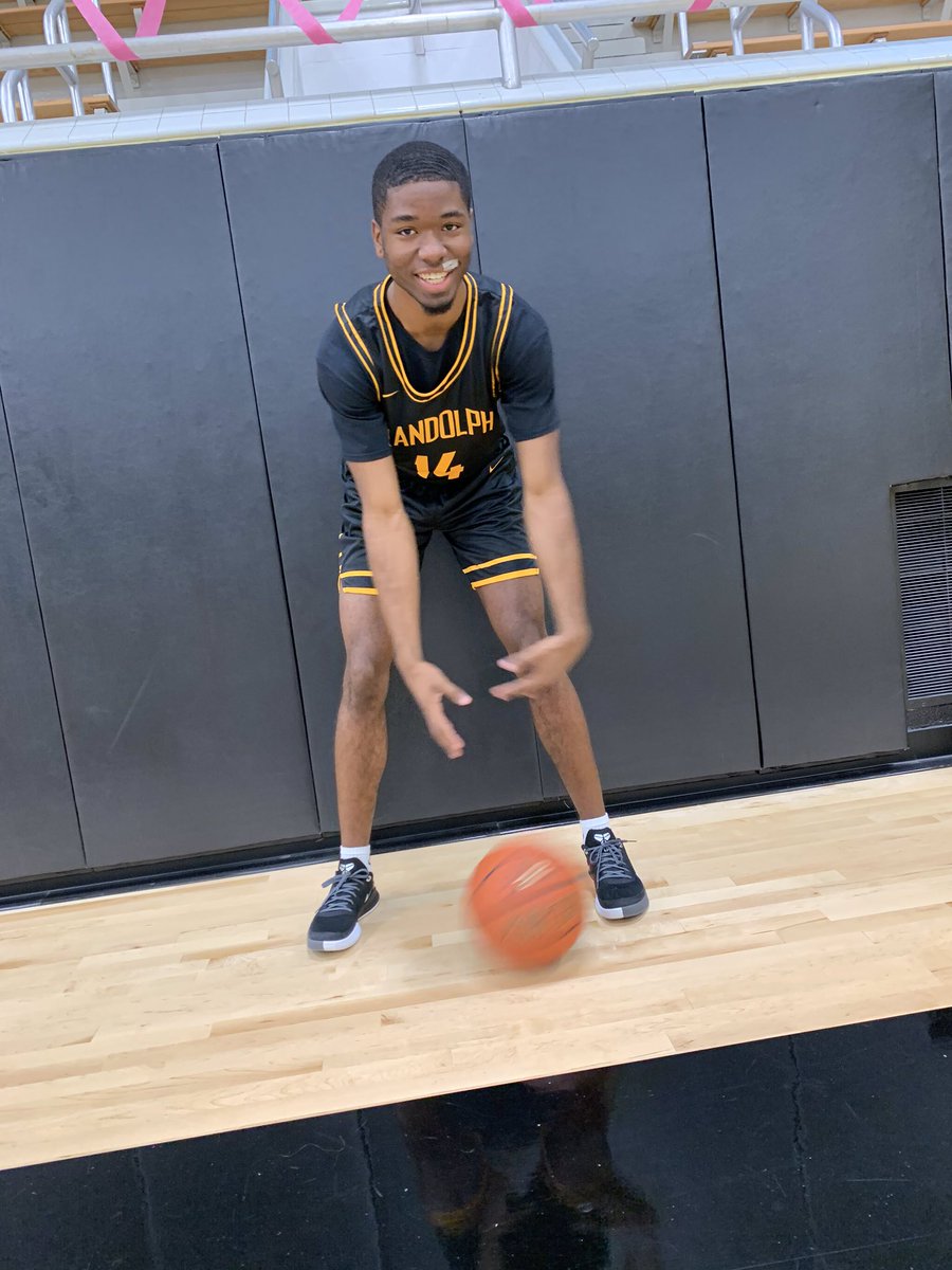 JLOWE__10's tweet image. freshman year bouta go crazyyy, this one for you coach  🤞🏾‼️ #LLCP 🖤