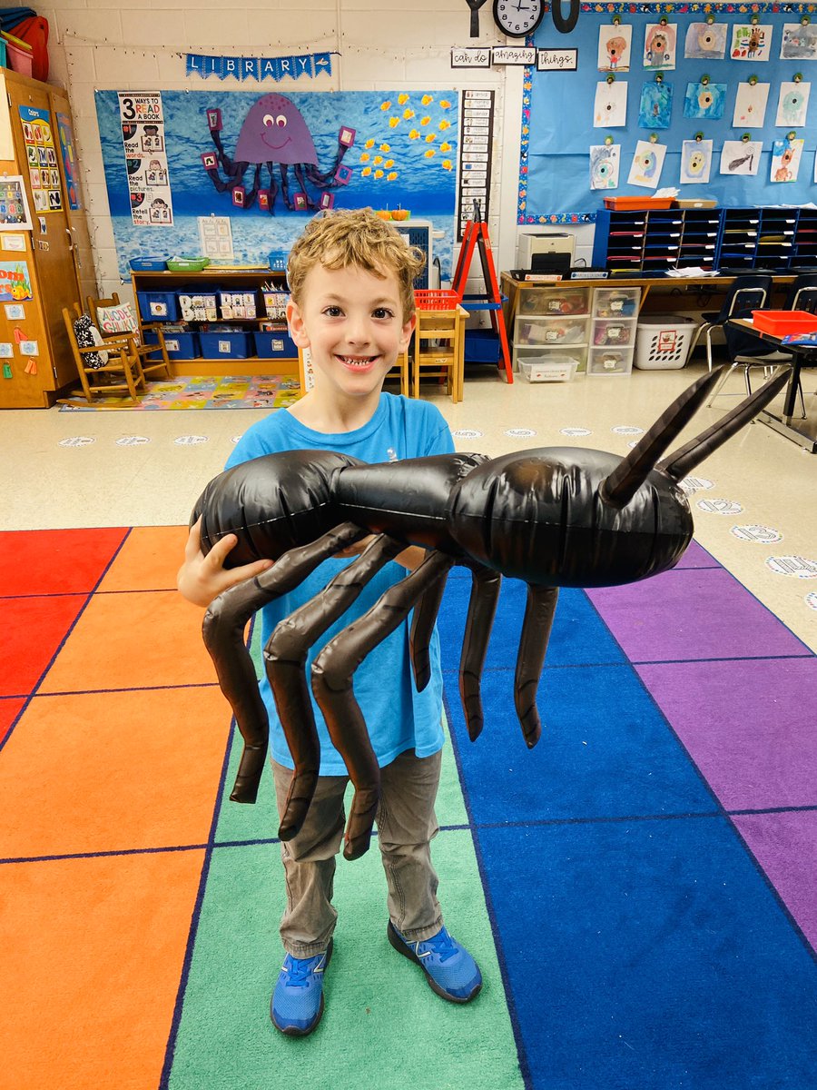 MsDoshisClass's tweet photo. We got to look at a model of an ant to see what an ant looks like close up! It was so cool. https://t.co/ekqKCy88IO