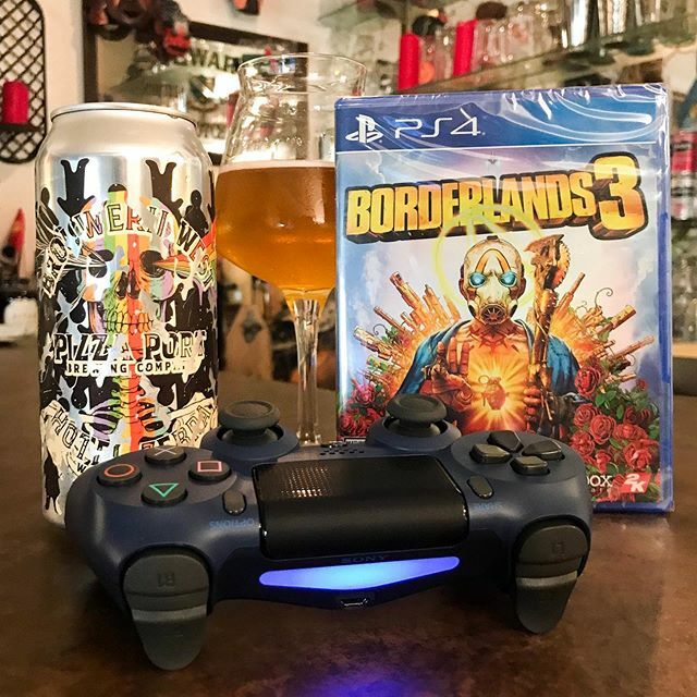jdstonedesign's tweet photo. 🍺 : New beer, new controller, new game. Who dis? Hotel Zebra is a crispy hoppy west coast double IPA colab from two SoCal greats (Thanks as always too @blackbeardscrafts for having the best selection). New controller because my L3 Button died. Paired… https://t.co/tdtuIJZr1R https://t.co/0LfOwzNFON