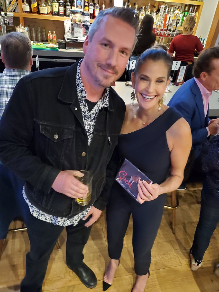 Wonderful evening last night to meet Teri Hatcher at her fundraiser for Save The Children International at Noe's Cantina in SF! She was also happy to feature my newest release Sven &amp; The Masterful Orchestra. Cheers! #SaveTheChildren #TeriHatcher #NoesCantina #fundraising #sven
