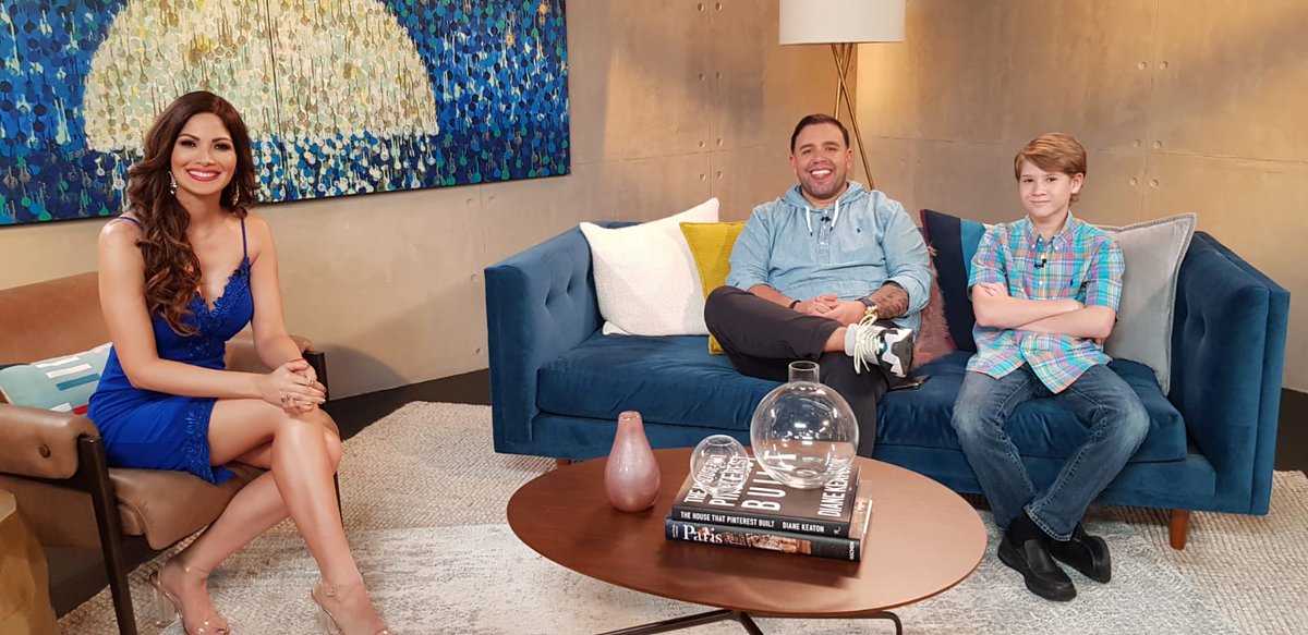 primetimeabc's tweet photo. Esta noche Vanessa Martín presenta su sexto álbum “Todas las mujeres que habitan en mí”, hablamos sobre la película #Marcelo con @Moluskein y en #PrimeBites preparamos una cazuela de patata y gambas bravas. ¡No te lo pierdas! 7PM #abcpuertorico https://t.co/SH9yUAd3Mz