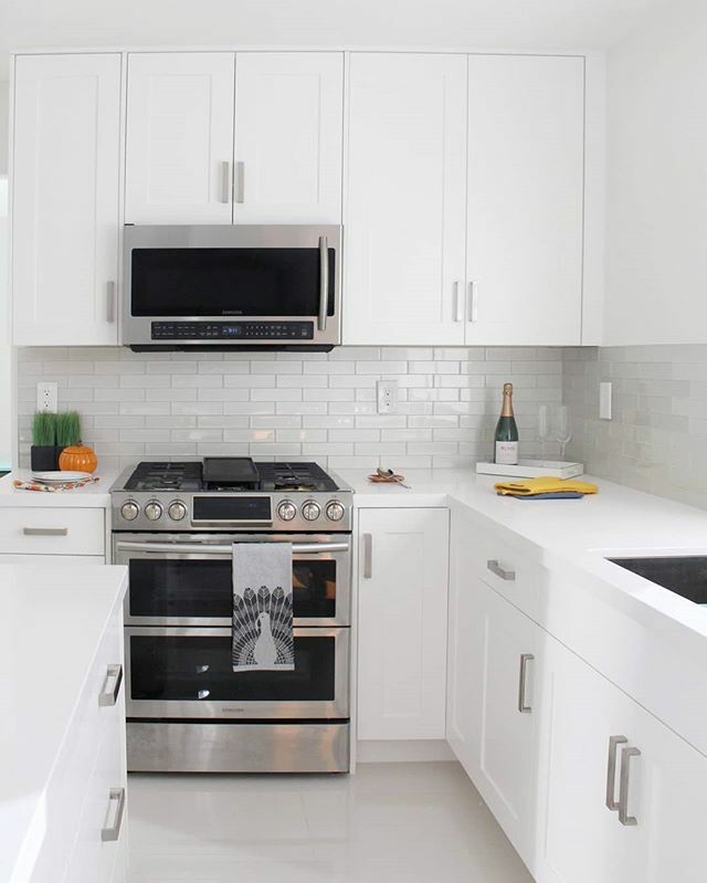 wdesignliving's tweet photo. A little throwback to this taken 2 years ago around this time. I still love this kitchen we remodeled. No regrets about any of the decisions or purchases we made. 😊
.
.
.
.
.
.
#kitchenremodeling #kitchenrenovations #kitchendesignideas #kitchenofinst… https://t.co/U9oJchl7u5 https://t.co/tQPgp2wvzP