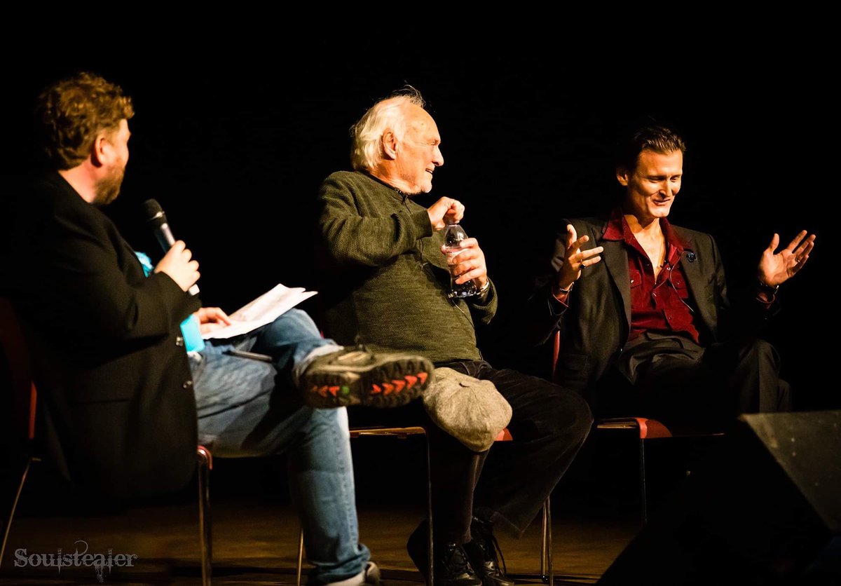 TPUKEvents's tweet photo. George Griffith tells it like it is at the 2019 #twinpeaksukfest 👍 @BigLeeMarvinFan #twinpeaks #Raymonroe #thatfuckerray #kennethwelsh #windomearle Photo by @sstealer https://t.co/6h0d6iO9bL