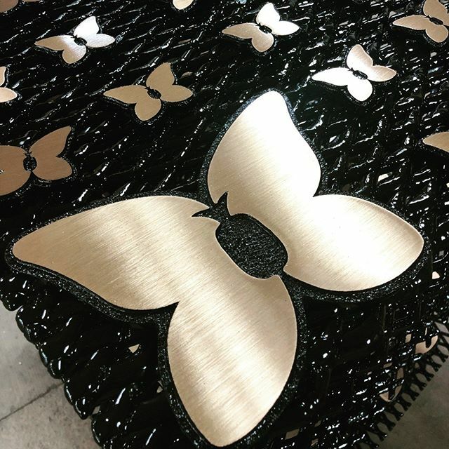 PortCitySignage's tweet photo. While you're vacationing in Paradise in Maui, you may stumble upon these beautiful bronze creations!  #maui #hawaii #kapalua #sign #signshop #castplaque #decorative #ornamental #aluminum #bronze #plaque #outdoor #legacy #americana #image #logo #design #m… https://t.co/N8ruC8NtQ1 https://t.co/jXyJs7tjyx