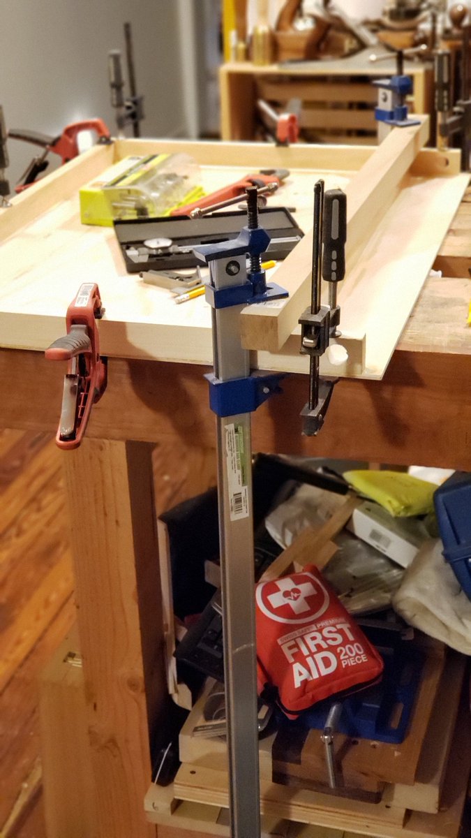 makebrooklyn's tweet image. I may have invented this or maybe you can buy it at Michael&apos;s for $20 ... it&apos;s an adjustable #draftingtable top for my #splittop #roubo #workbench to mount into the center #toolwell just came to me all at once and went together in 20 min so far.

#maker #woodworking #handtools