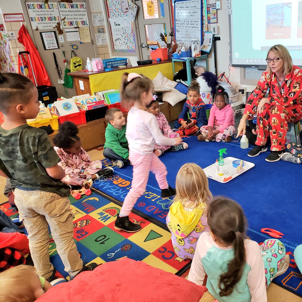 What are some pushes and pulls we use every day? Students in Mrs. Ridnour's @RQSSouthwood #Kindergarten class investigated pushes and pulls with classroom objects today. (In their PJs, too. Lucky 🦆s!) #RQSConnected #MOedChat #NGSS
