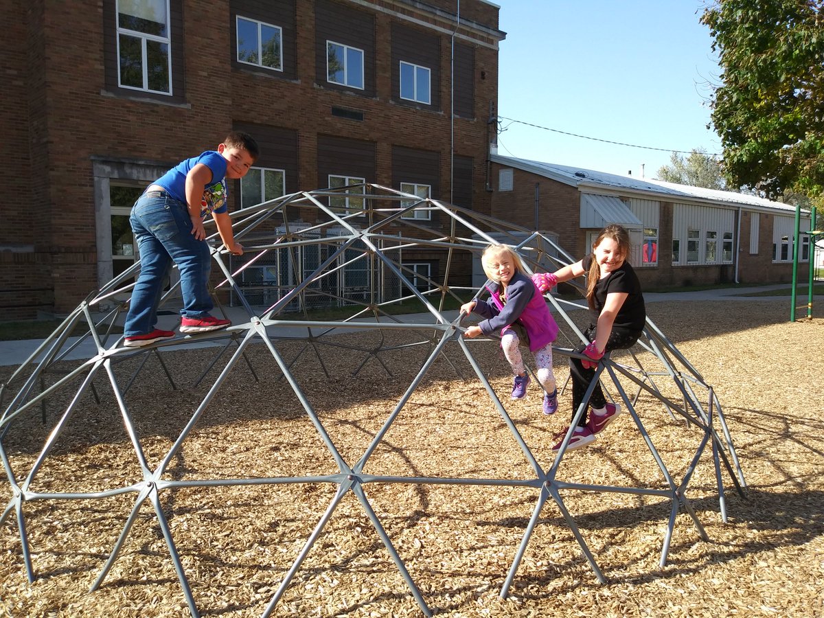 FrederickTaby's tweet photo. #Itsagreatplacetostart 
@ACTElementary 
The Kinders enjoyed nice weather last week for an extra recess! Who doesn't like a little extra play time?  :) https://t.co/jSpYCVG4N8