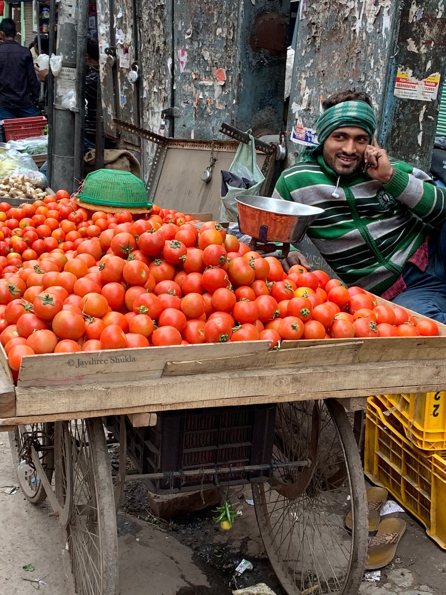 When life deals you a lemon eat a tomato? #WanderingsInDelhi wanderingsindelhi.com