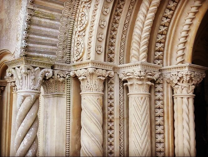 столбы в архитектуре. древнеримская композитная колонна. портик палладио фасад. связана колонна. храм рим колоннада античный.