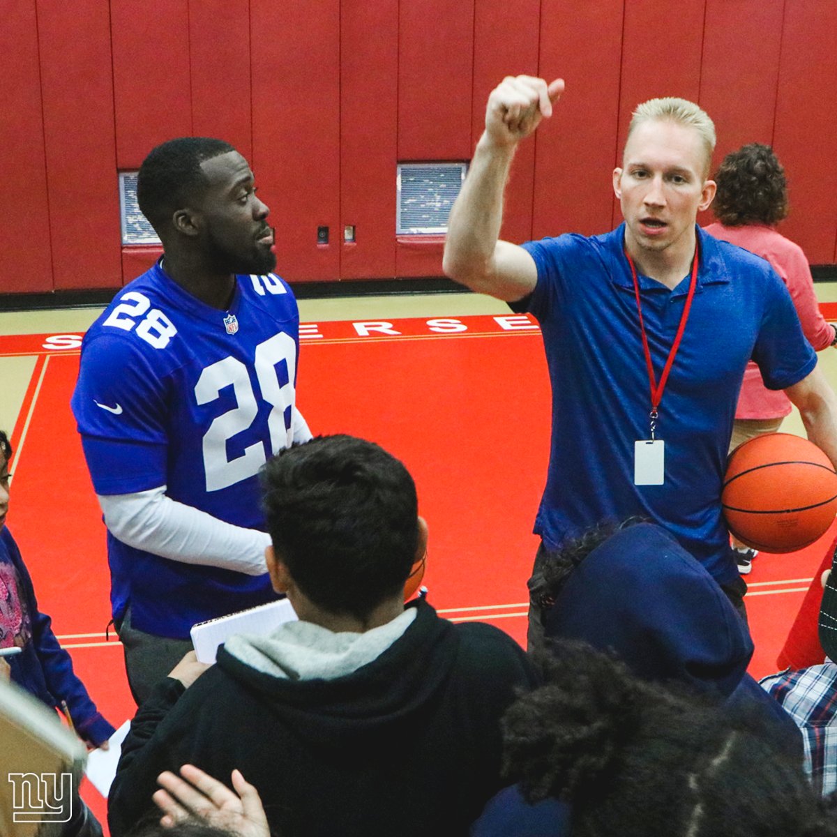 Giants's tweet photo. We had a great day hosting a #Play60 event at Somerset Intermediate School with @American_Heart & @Modells! Students learned the importance of getting 60 minutes of physical activity each day 🏈
#GiantsHuddleFor100 | #GiantsPride https://t.co/sGVhRAAvYG