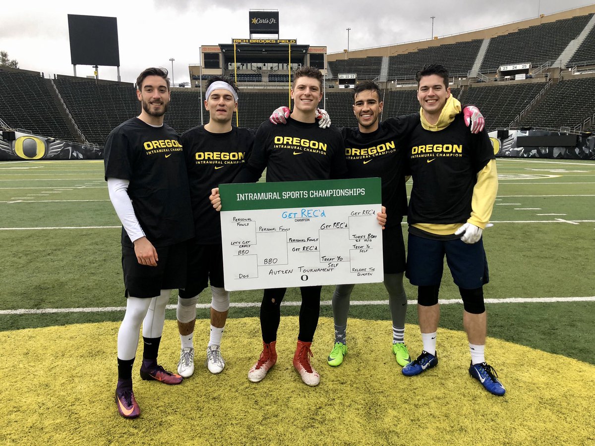 Our intramural player spotlight this week is JC Pollard!
“Playing intramural sports has been such a positive part of my experience at UO. It’s so fun to have a competitive outlet and get to play sports even when you’re not even close to being athletic enough to play real sports!”