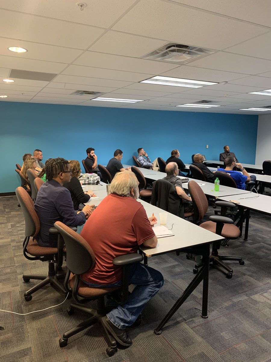 OSheannaPitcher's tweet image. Ocala getting skilled up on our awesome new Trade In program! #checkingforunderstanding #increasingvoicesales @cj5951Cat @MssOcala @WilliamMKidd1 @TeamTugTitans