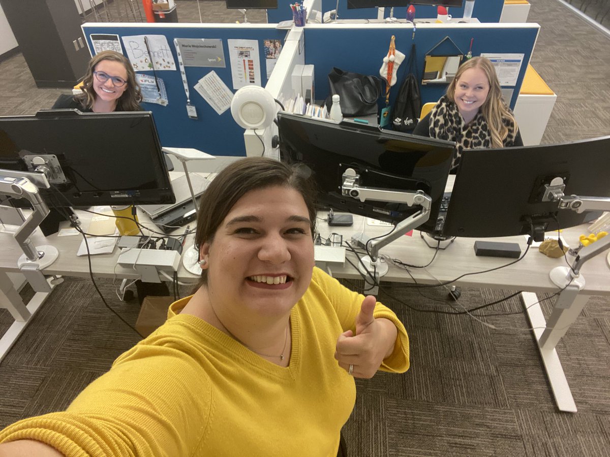 NAMs!!!! Working late and working hard!! We appreciate you!!!! #SprintFam  #LastintheOffice #SprintOwnsNR <a href="/mwojo17/">Marie Wojciechowski</a> @kimberly_peer