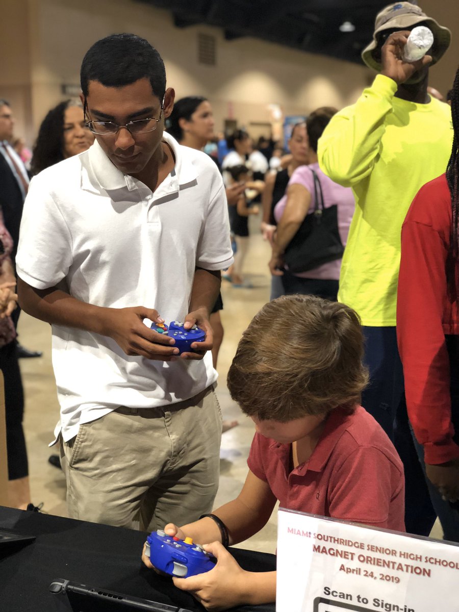 JoetteViggiano's tweet image. #SROExpo come by and see @SpartanMagnet @miamimagnets #BusinessInnovationManagement #GamingDesignAnimation #CodingAppDevelopment #APCapstone #CriminalJustice #AcademyofHealthSciences