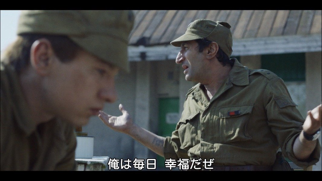 #チェルノブイリ　4話
キエフの駐車場係をプリピャチで迎えたのは、もうためらわないバチョーと、もう喋らないアルメニア人。これは戦争だ。だからウォッカはタダだ。ほかには何も期待するな。幸せになるはずだった3人の頭上で、虚しくはためく真っ赤なスローガン。

この挿話、好きです。