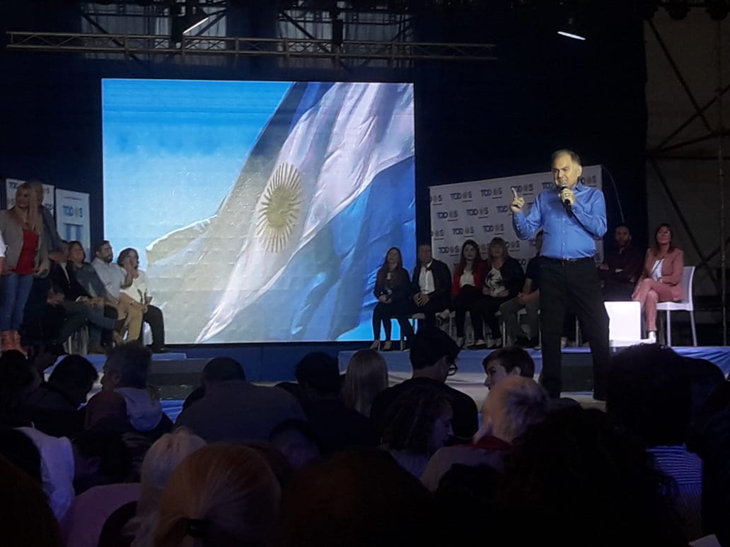 jorgederosafv's tweet photo. Cierre de campaña en el club Nahuel
Con la precencia de nuestro conductor Julio Pereyra y el candidato a intendente por el frente de Todos #AndrésWatson
Vamos compañeros con muchas 💪💪
#AndresWatson2019
#AxelGobernador
#FernandezFernandez https://t.co/dx8chbig0Y