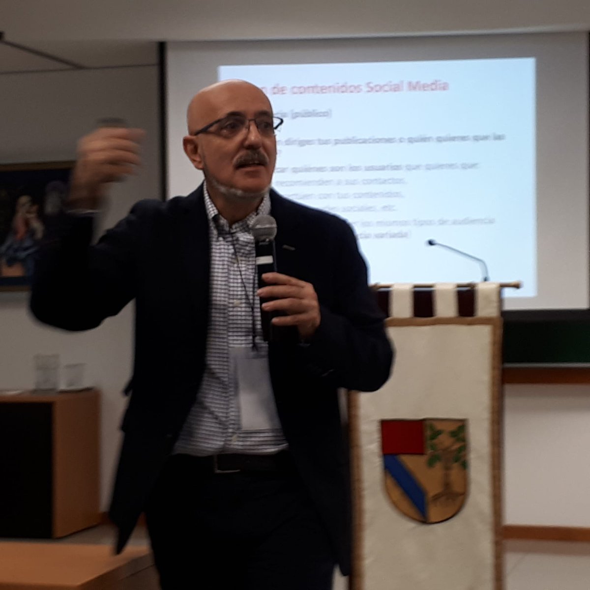 filocavsofia's tweet photo. Tuit #lcodina 🐤 RT jguallar: Conferenciando esta mañana en #CRECS2019 en UPGdl
📷 baiget https://t.co/Ah5RI1g251