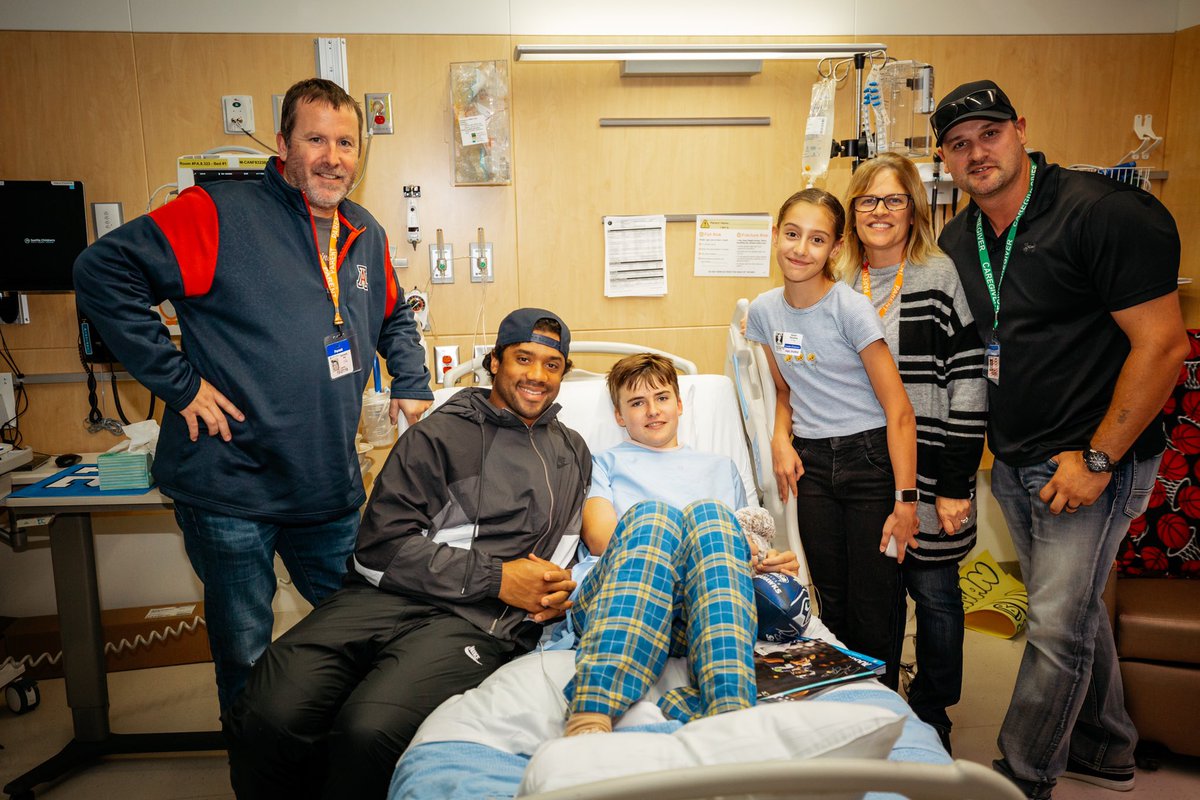 DangeRussWilson's tweet photo. Quality time. 🙏🏾 Prayers up https://t.co/gqEg2VdOYZ