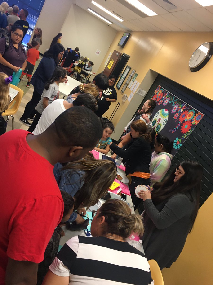 TajonarGabriel's tweet photo. Spooky STEAMNight is underway!!! @OakCrestStinger @ECISDtweets #ECProud https://t.co/tXsFegedo1