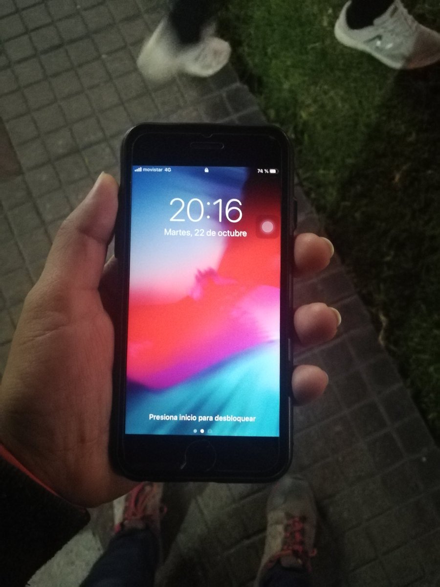 TatianaRamosA's tweet photo. Acabo de encontrarme un celular en la marcha #Iquique https://t.co/x6MS1XAV7Z