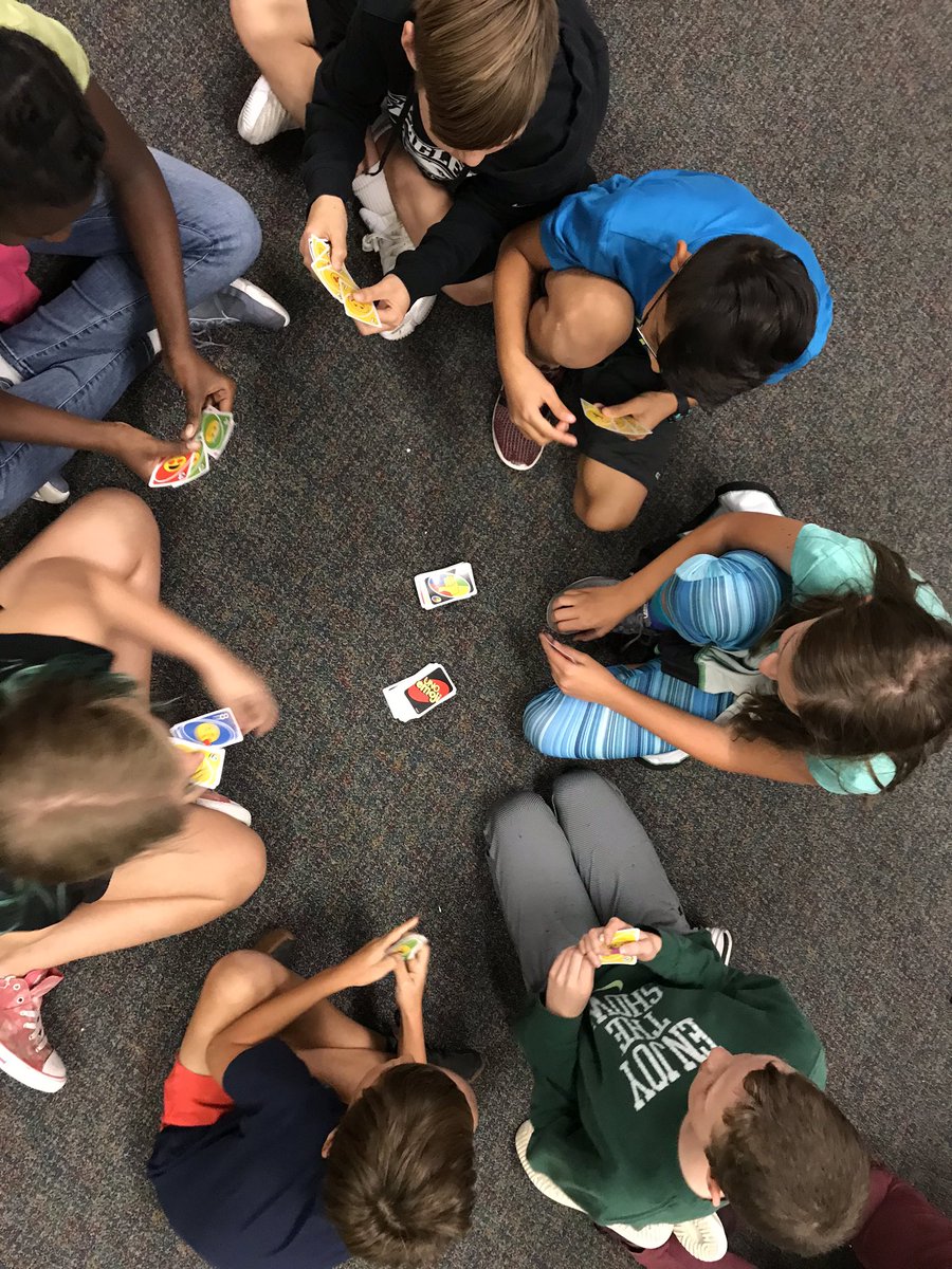 Love how indoor recess brings kids together in fun ways.
@SASD_Vernfield #unotogether #puzzletogether #sorrytogether #drawingtogether