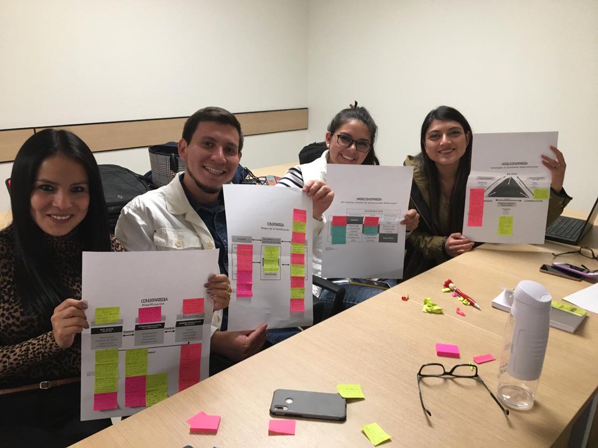 andressilvaa's tweet photo. Continuamos con el #Workshop #Conextrategia en la #Maestría de #Mercadotecnia de la
@UDLAQuito #Ecuador. #Conextrategia #EstrategiaDigital #TransformacionDigital https://t.co/DutbBBKzJ1