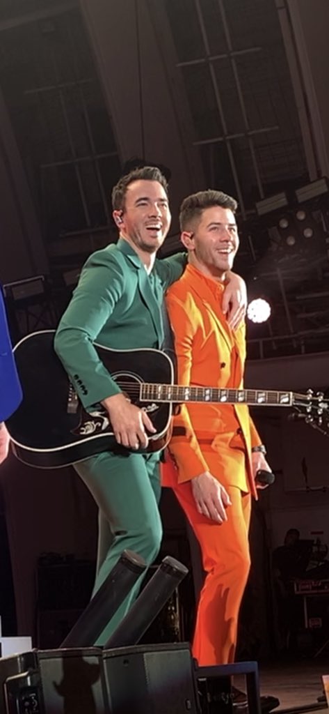 carlajonas's tweet photo. ARE YOU KIDDING ME 🥺😭😭😭❤️ https://t.co/XphyLDyKDm