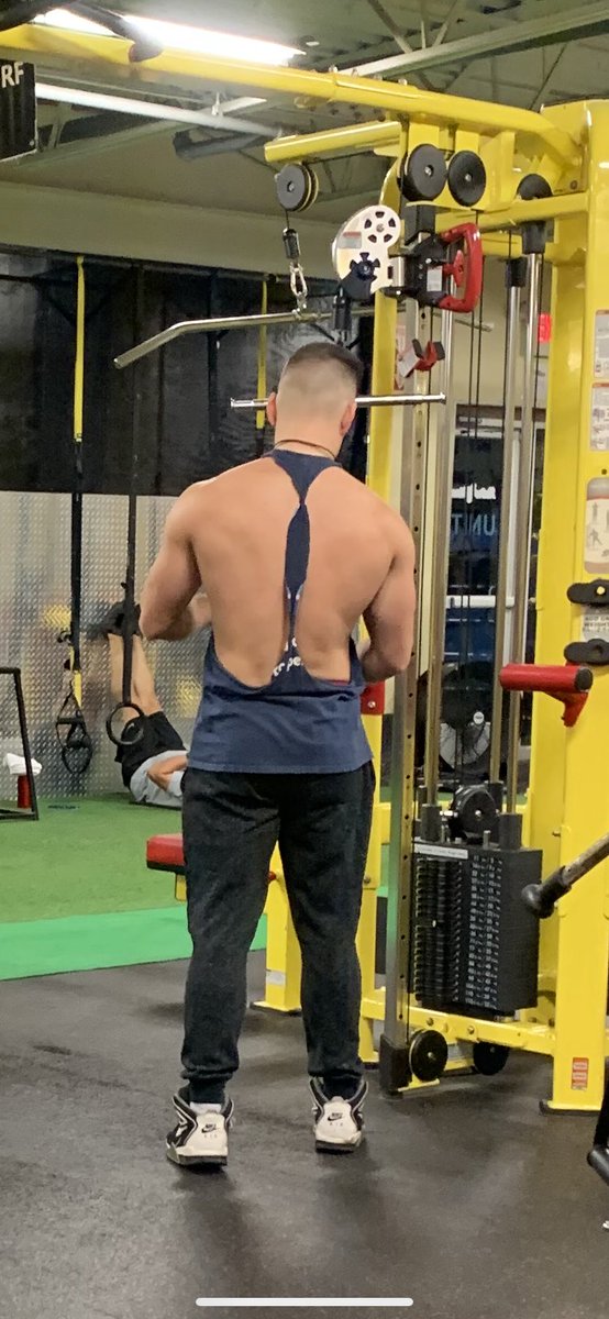 go4bearint's tweet image. This dude flexing(literally) on everyone with a back thong. #bstring