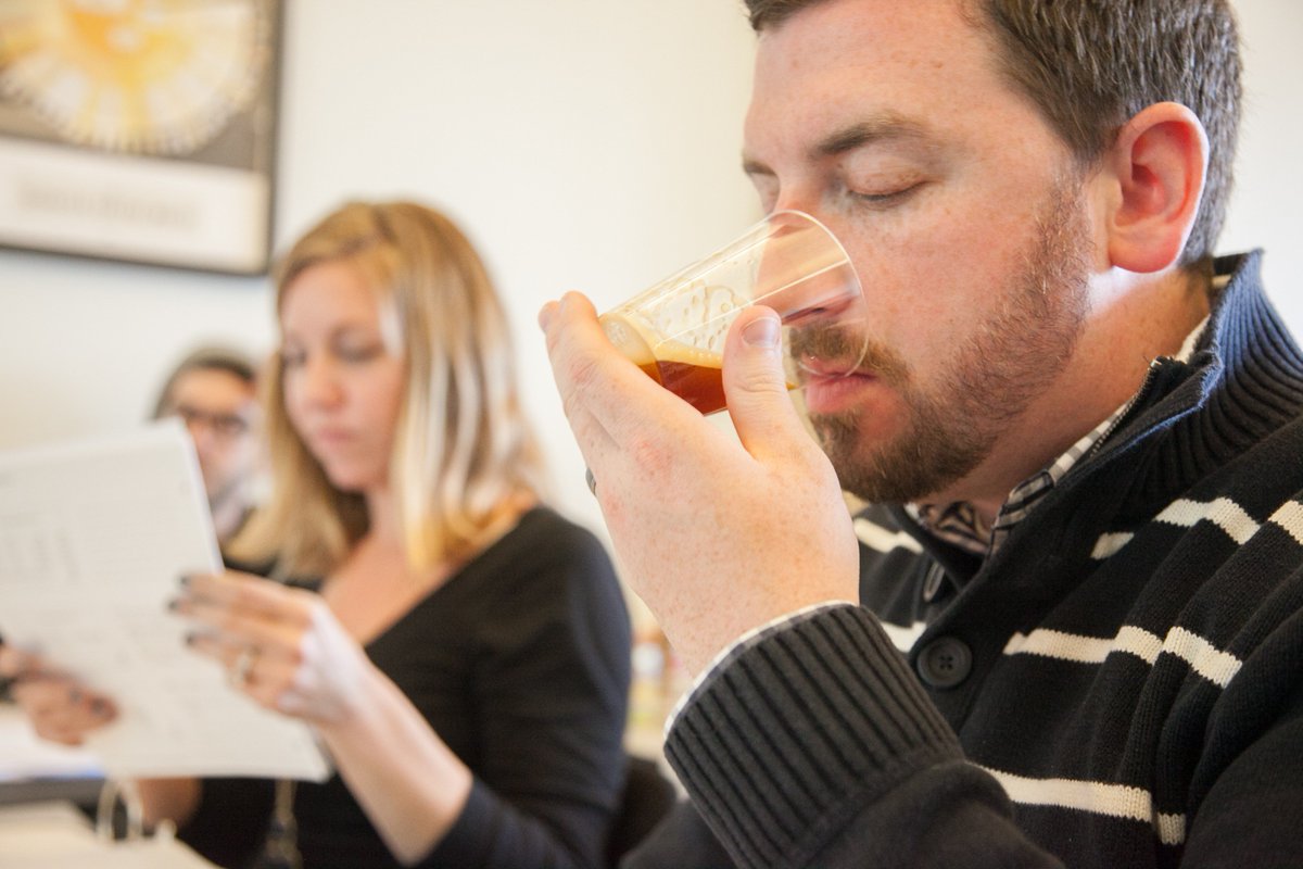 crystalluxmore's tweet photo. Your beer shouldn't smell like butter, creamed corn or a skunk. Learn to decipher SIX off flavours in #beer & why the occur at my @Cicerone Off Flavours Workshop in Niagara Falls next Monday. Sign up here: https://t.co/jUj6C4egTj #niagarafood #ontariocraftbeer #buffalobeer https://t.co/DqdZcvbh04
