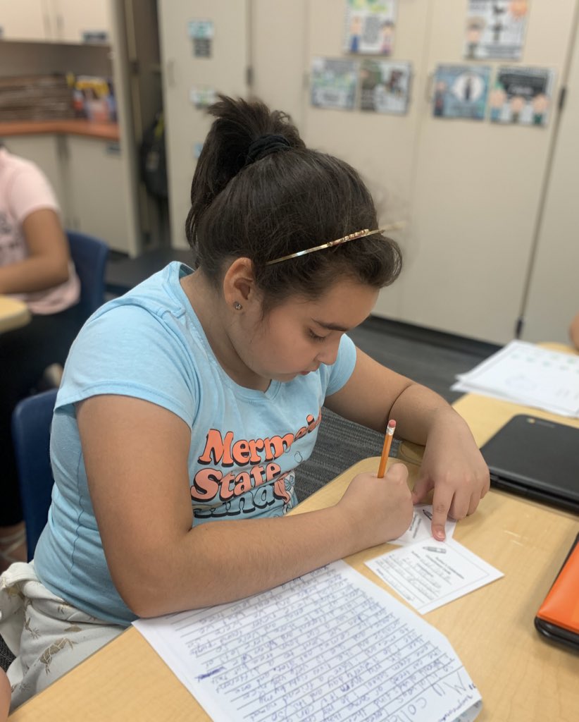 MsJ_Rod_P's tweet photo. Delicious writing in @kdhsmith85 class!!  Compliment cards and donut holes...could it get any better?!? #bulldogbrag #WISDgreatness #rrechat https://t.co/3MQSHFWXMM