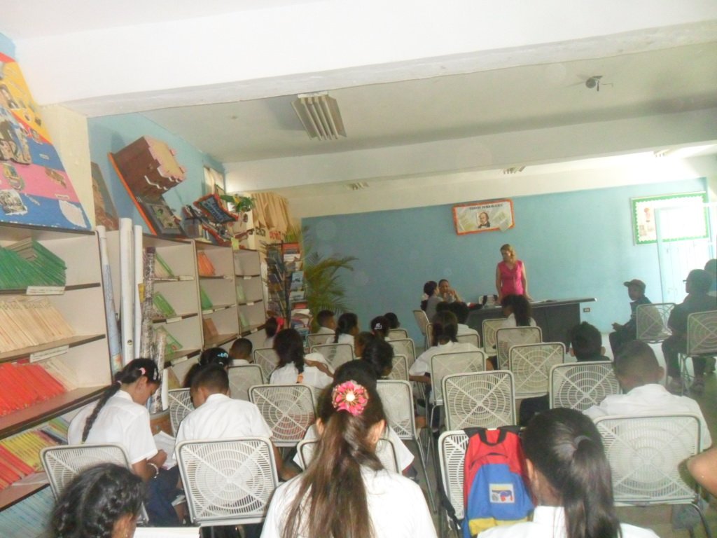 hoy 22 de octubre,Aprendiendo sobre  selección y conservación de semillas en  UEE Ricardo Montilla,circuito 2 Ribas potencia educativa en #AraguaTierraDeConucos,estudiantes docentes ,<a href="/CnaeRibas1/">Cnae</a>  comunidad,@psuvaristobulo ,@JorgePerezVZLA ,<a href="/leoalvacabrera/">Prof. Leonardo Alvarado</a> ,<a href="/PTMSNACIONAL/">Programa Todas las Manos a la Siembra</a> ,<a href="/yova/">Ignacia Heyer</a>