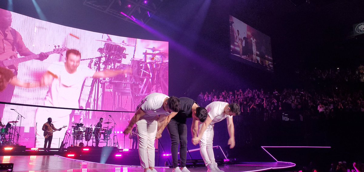 kayladeannee's tweet photo. @JonasConcerts @jonasbrothers @kevinjonas @joejonas @nickjonas Las Vegas Show ❤️❤️ https://t.co/qRgdmm9Ole
