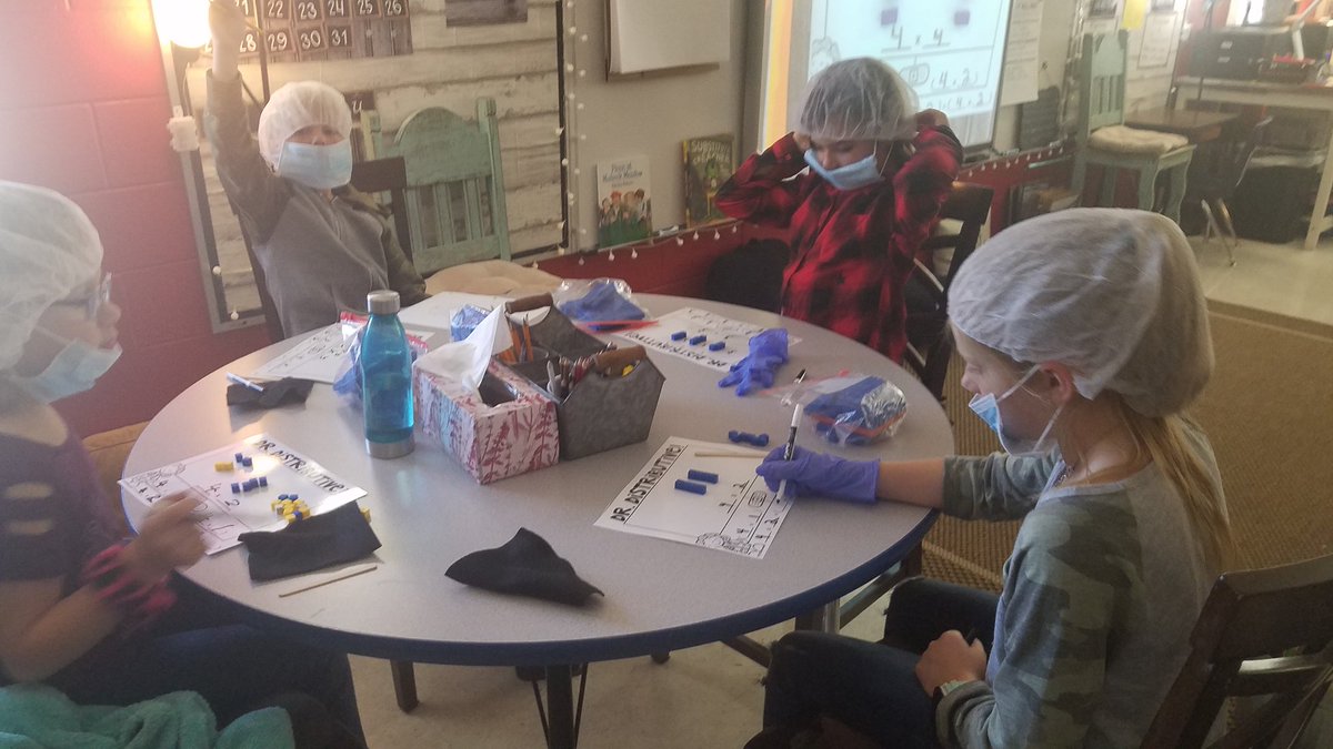 teachingNrm209's tweet photo. We did surgery on arrays today to help learn about the distributive property of mutiplication #thinkbiglampasas @LampasasTCE @LampasasISD https://t.co/pqVnN2hRCS