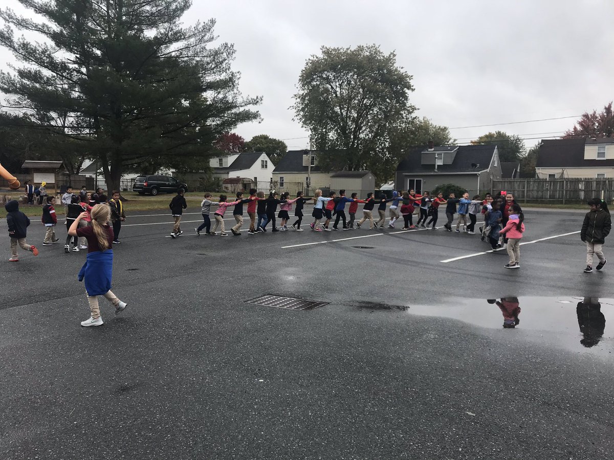 Made a giant conga line during recess today !! <a href="/BaltzBears/">Baltz Elementary School</a> #wearebaltz