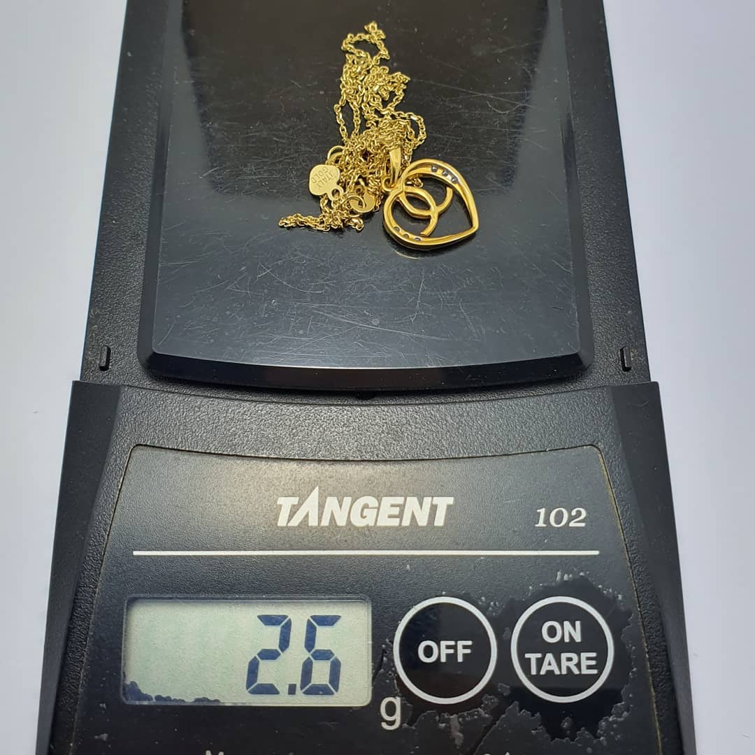 สร้อยคอทอง 18K พร้อมจี้ประดับเพชรเกสร 1.5 ตังค์ 6 เม็ด รวม 0.09ct เพชรสวยไฟดีไม่มีตำหนิ ความยาว 20 นิ้ว งานItaly แท้ โค๊ดชัดเจน น้ำหนัก 2.6 กรัม ราคา 5300 บาท
สนใจสั่งซื้อ Inbox มาได้เลยค่ะ หรือ
ไลน์ : zoey_m27
 โทร 📞 : 0633153898