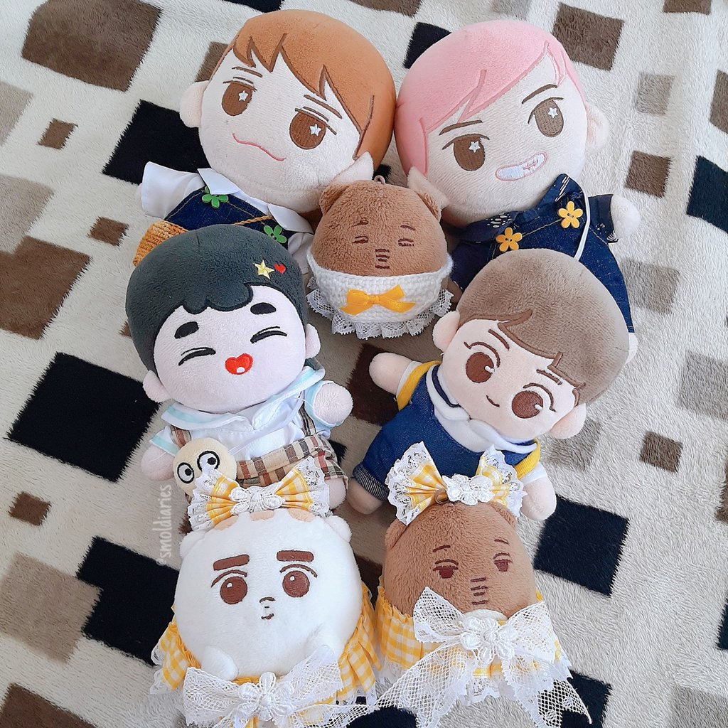 smoldiaries's tweet photo. Hi cotton babies! We will be taking a short break from our account ๐ BUT we'll be back before you know it. Hihiโ
Here's our recent family photo ๐
#BbQ #Soo #Jae #Ham #HashK #MashK #Jun #Kyuhyun #Kyungsoo #Hyukjae #Jongin #Junmyeon #sujudoll #sjdoll #exodoll #SUPERJUNIOR #EXO https://t.co/DLxVvIupyC