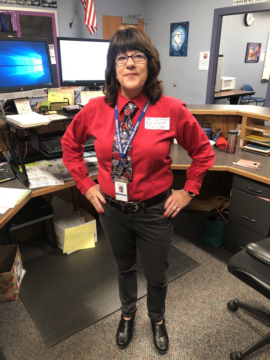 CounselorsBMS's tweet photo. I love this too much!  Mrs. Hall dressed to impress with Mr. Sutton today!  @BrianPSutton @BataviaMiddle https://t.co/1qJHTeXrZW