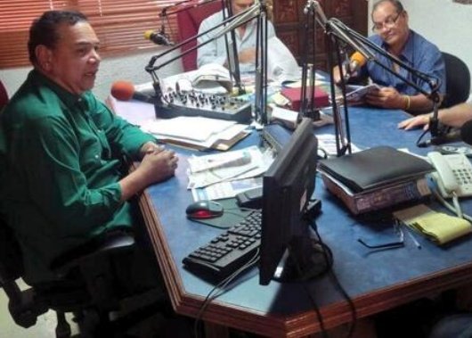 Llevo 50 años diciendo: "La libertad de expresión, salvo raras excepciones, no es del periodista, es del dueño del medio", hoy se confirma ese pensamiento.  

Agradezco a tod@s su demostración de  solidaridad y genuino aprecio. Sigo de pié y pa' lante... AVC

 ¡Que nadie llore!