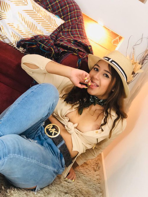 Quiero ir a una cabalgata .. quien me invita ?😄 @Marranazas_com @CamAngelsXXX @chaturbate @ChaturbateGrls<a href="/tag/rt"class="tags"><span>#rt</span></a>