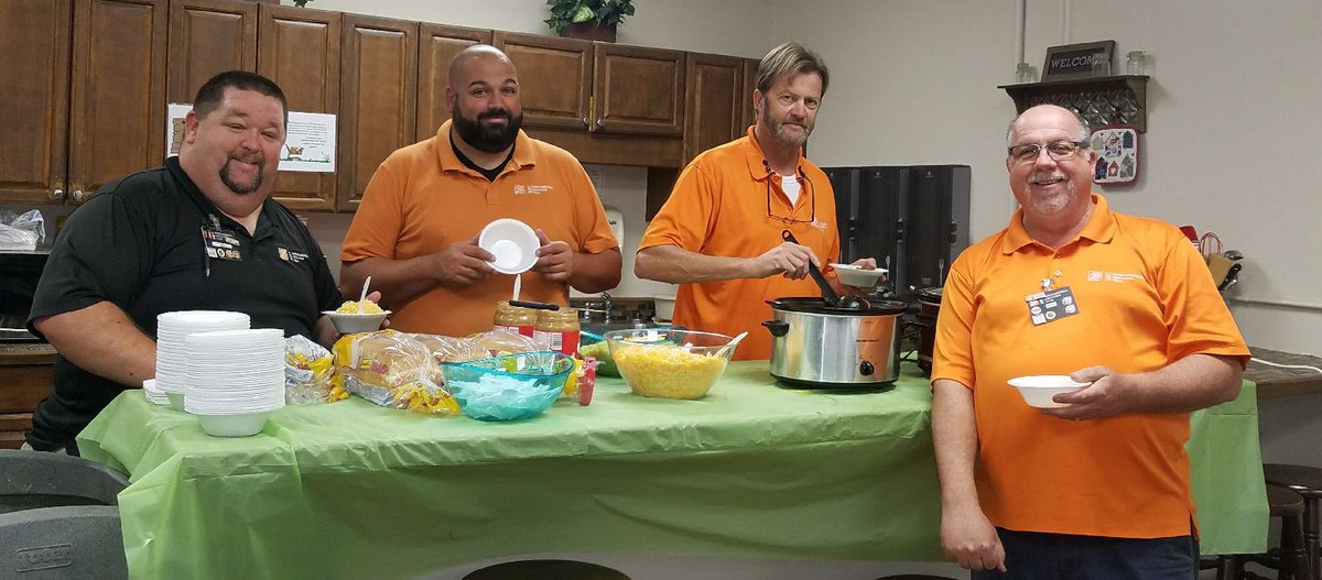 MET 🌶 chili lunch #8429 Thanks for everything you do ! <a href="/THDGeorgeC8429/">George Cox</a> @thd_young <a href="/KevinZ_THD/">Kevin Zanewicz</a> <a href="/BBrandon33/">Bobby Brandon</a> <a href="/DannyWatson04/">Danny Watson</a>