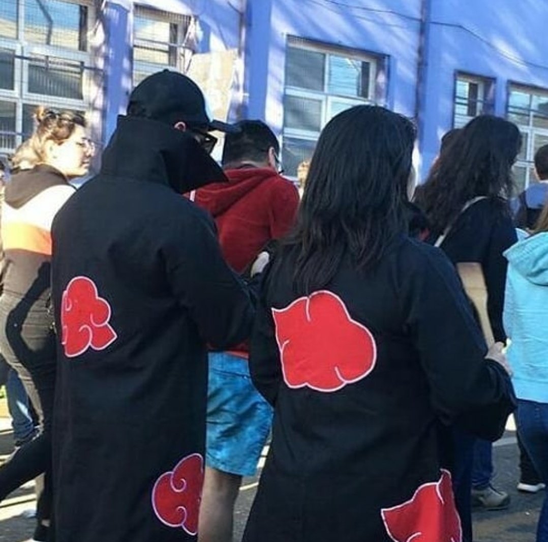 allaboutcyruzz's tweet photo. Más lo que nos reíamos de los otakus que regalaban abrazos gratis y corrían como naruto y ahora la REVOLUCIÓN TERMINÓ SIENDO OTAKU POR LA CHUCHA

#ChileEnHuelga https://t.co/1RGxQ5BtxR