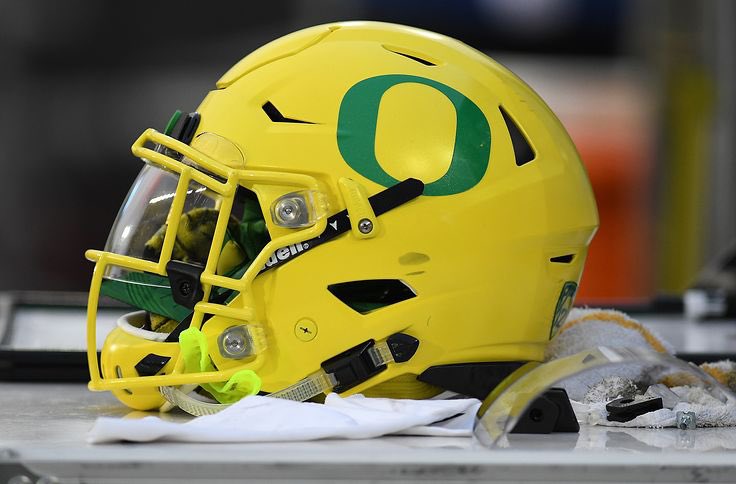 Blessed to receive an offer from the University Of Oregon <a href="/DreamU_IndyFB/">Indy CC Football</a> @IndyFBHC <a href="/_CoachMartin_/">Coach Martin</a> <a href="/CoachDonerson/">Keith Donerson</a> <a href="/knnysndrs/">Kenny Sanders</a> <a href="/oregonfootball/">Oregon Football</a> @Coach_BSaunders 🙏🏾🙏🏾🙏🏾