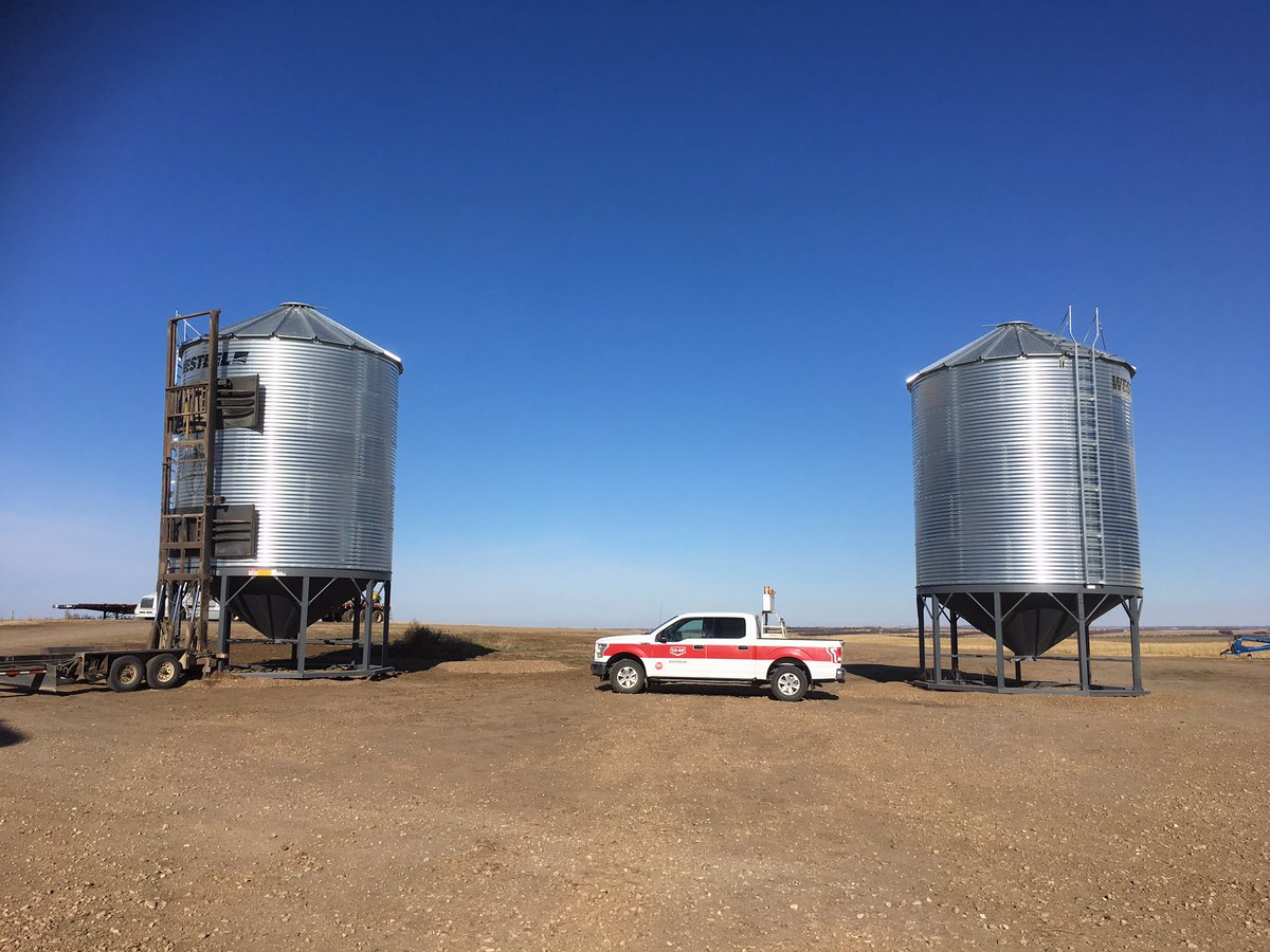 Gillian204's tweet photo. ...from hauling Westeel’s to a Meal in the Field. Cold day but my customers had warm smiles! @Riverbend_Ag @TonyBritnell #equipit @AGI_HalH #westeel #demounit https://t.co/dQusGpNNT8
