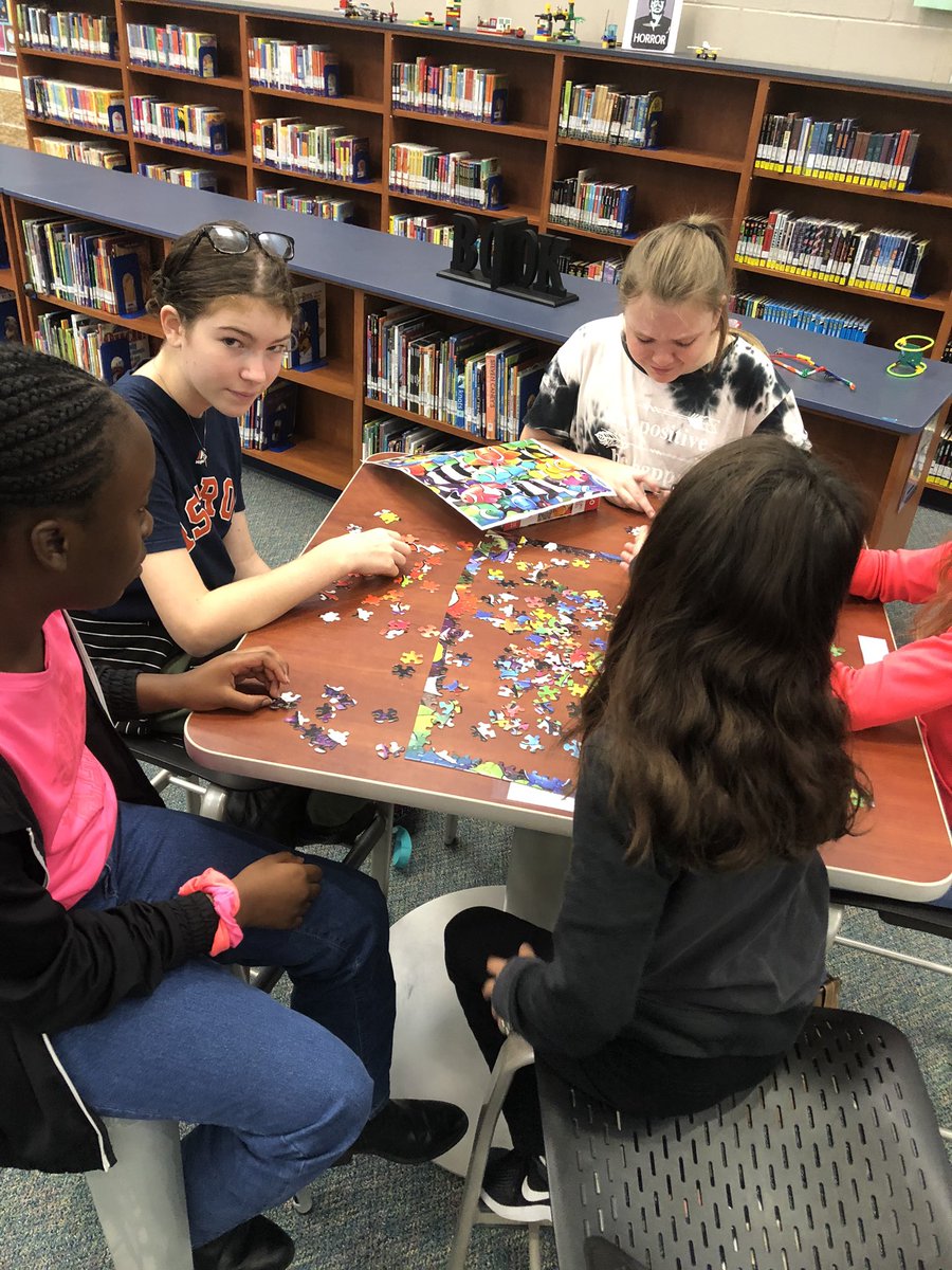 KeelyHouck's tweet photo. I really love maker space in the library at Tom Cox intermediate. Just look at these kids collaborating, constructing and having a great time. I love what I do. #coxtimberwolves
#makerspace #ilovemyjob# https://t.co/0u0ohqU4d5