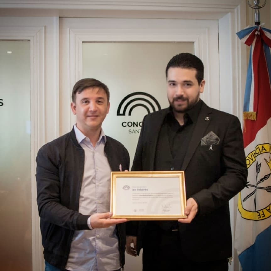 SaborSantaFe's tweet photo. Felicitaciones @EduuuGarcia Reconocimiento a la trayectoria por parte de Sebastián Pignata  @pignataseba Presidente del Honorable Consejo Municipal de la Ciudad de Santa Fe @consejosantafe https://t.co/C7aphisT9u