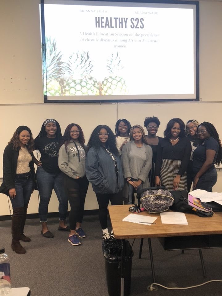 Brianna Smith and our very own Adaria Wade taught our girls about being healthy and conscious of our diet in today’s meeting for #nationalhealtheducationweek 💜💜