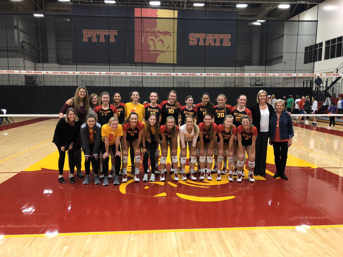 GorillasVB's tweet photo. Special thanks to our guest coach Stacey Webb who helped us in our win tonight against UCO! https://t.co/ezz3kBElrg